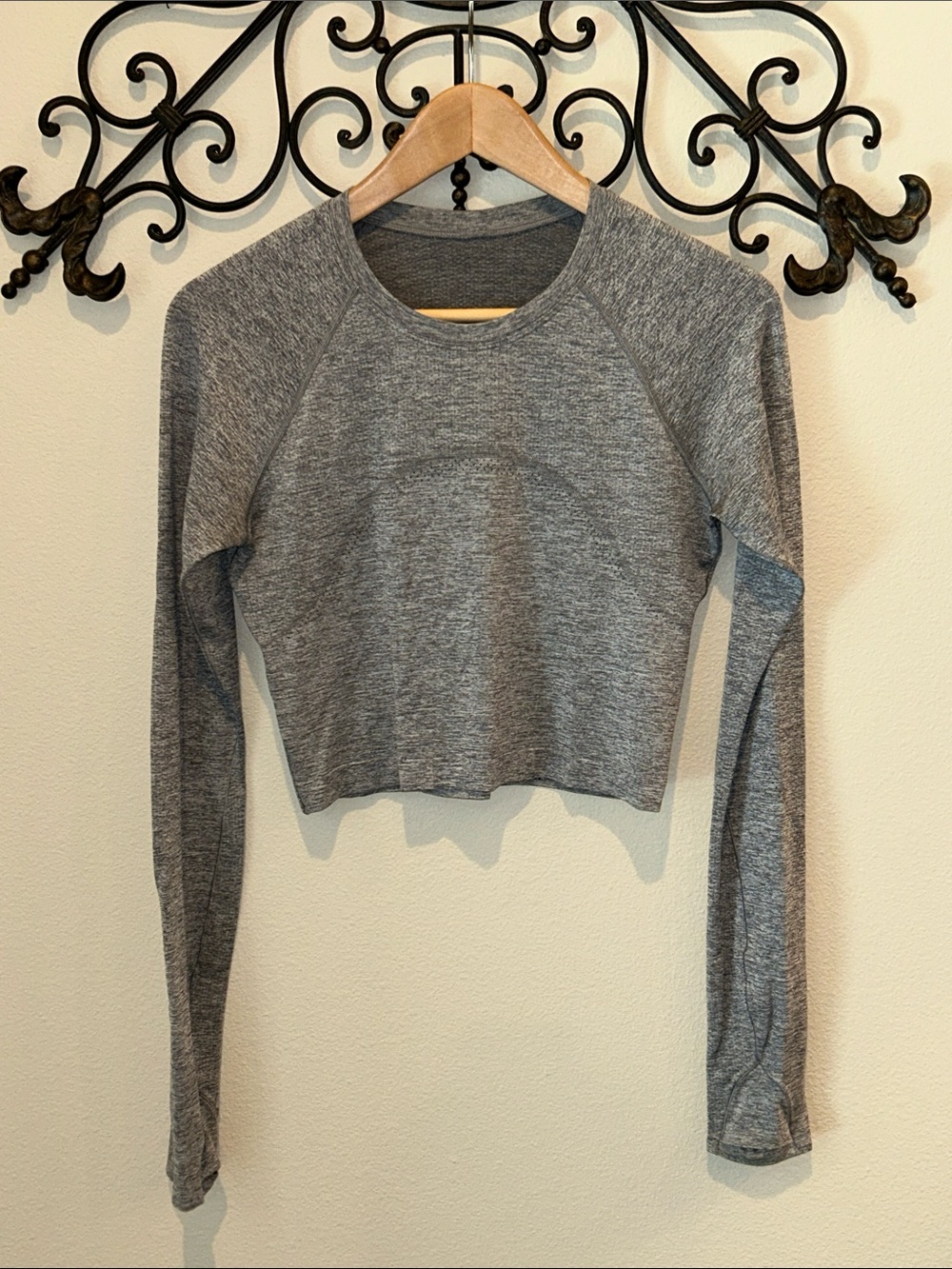LULULEMON "SWIFTLY TECH" CROPPED LONG SLEEVE TEE SIZE 8